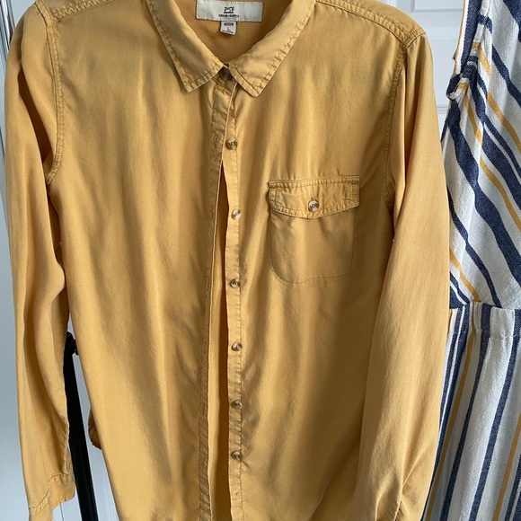 Yellow button shirt - Picture 2 of 3